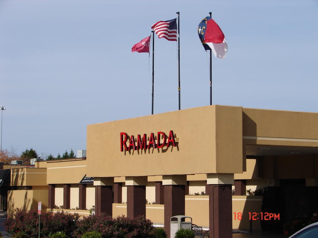 Ramada Plaza By Wyndham Charlotte South End Airport Hotell Exteriör bild