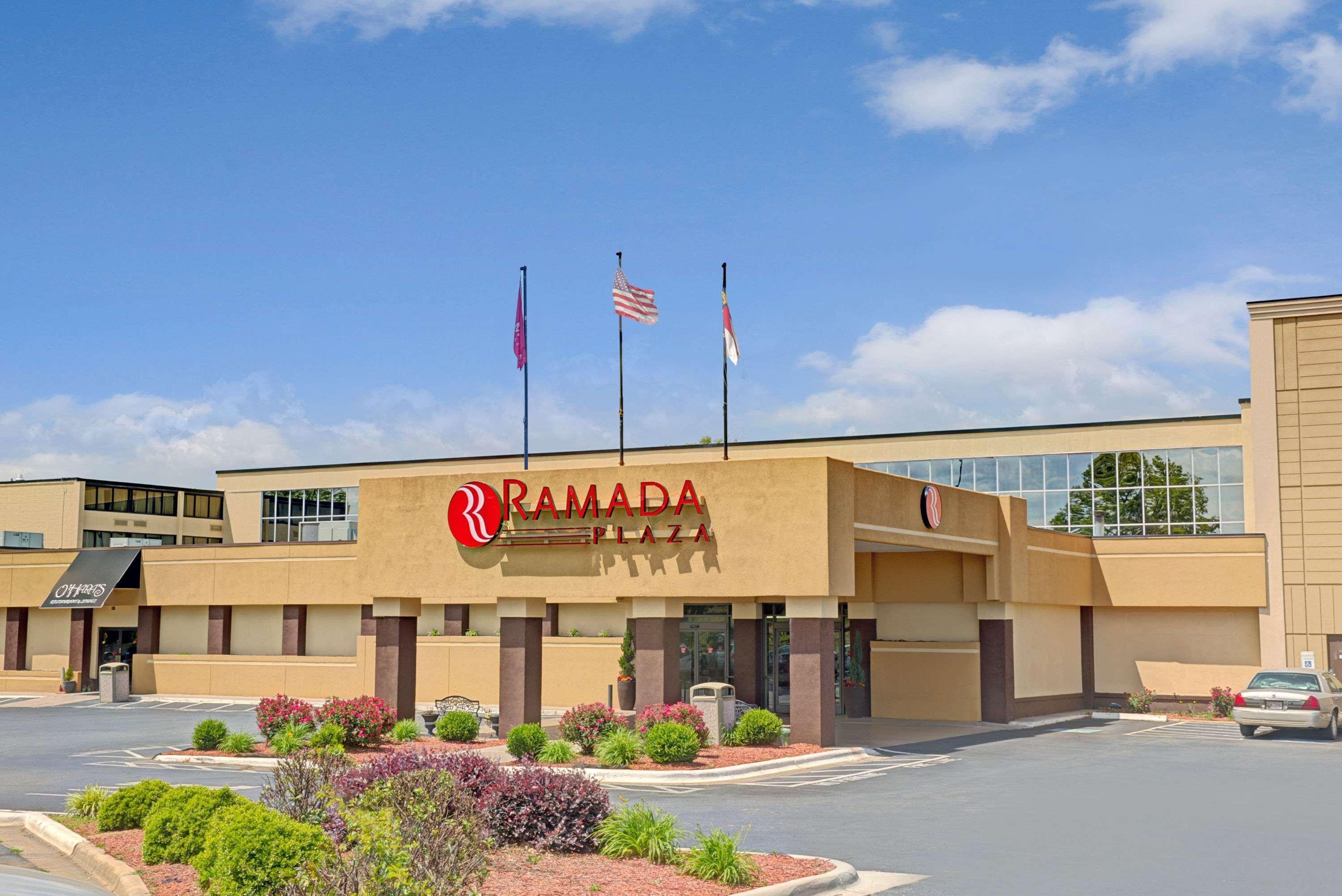 Ramada Plaza By Wyndham Charlotte South End Airport Hotell Exteriör bild