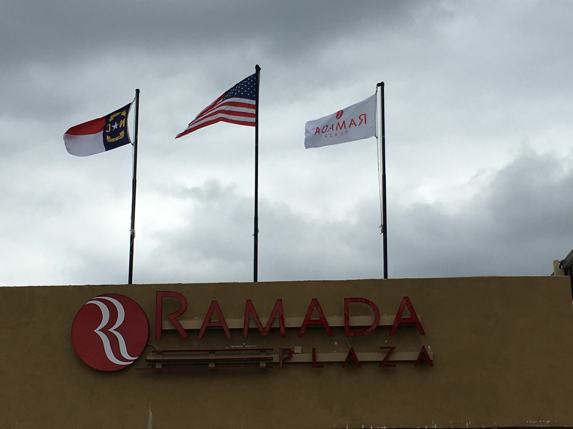 Ramada Plaza By Wyndham Charlotte South End Airport Hotell Exteriör bild